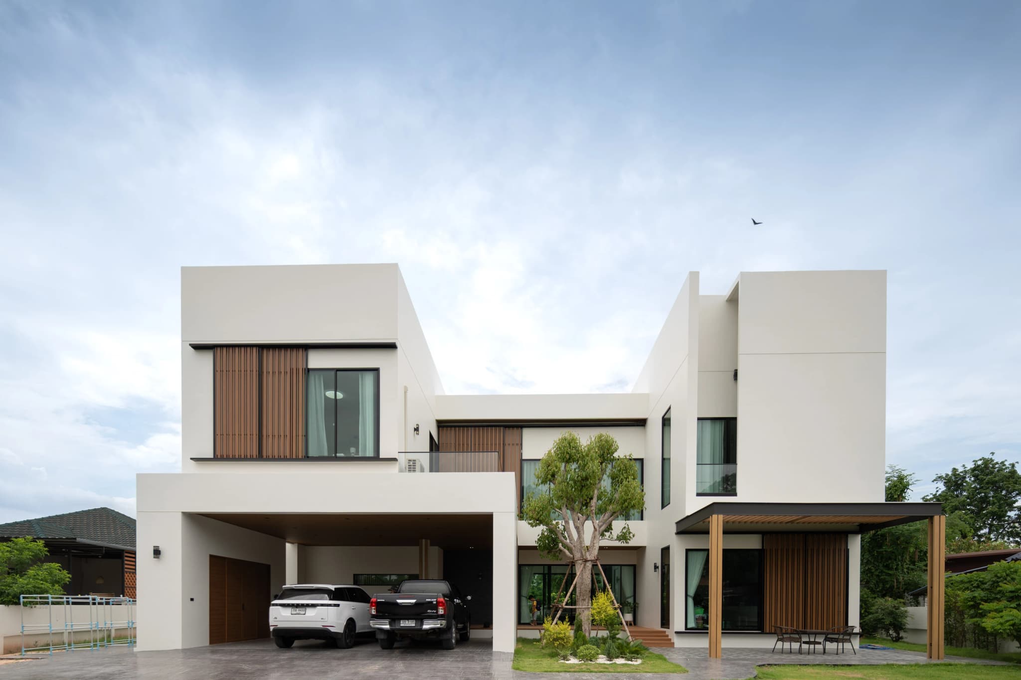 THE ELEGANT HOUSE